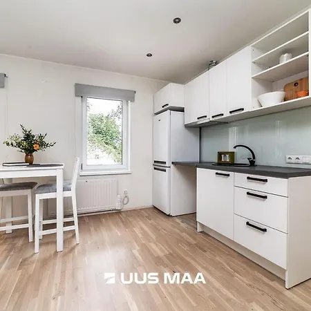 Near Center, Free Parking *